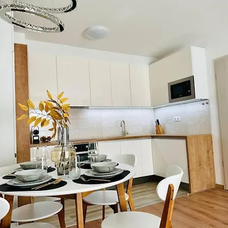 Park West Terrace - Free Garage Parking - 2 Separate Bdr - Ac - Self Check-in * Budapest