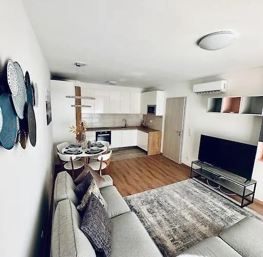 Park West Terrace - Free Garage Parking - 2 Separate Bdr - Ac - Self Check-in Appartement