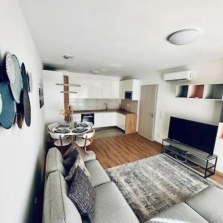 Park West Terrace - Free Garage Parking - 2 Separate Bdr - Ac - Self Check-in דירה