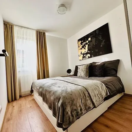 Park West Terrace - Free Garage Parking - 2 Separate Bdr - Ac - Self Check-in